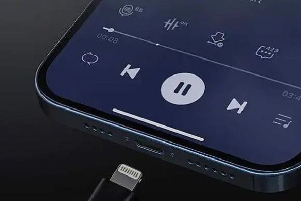 iPhone手机充电发烫是什么原因 iPhone15Pro改用USBC端口