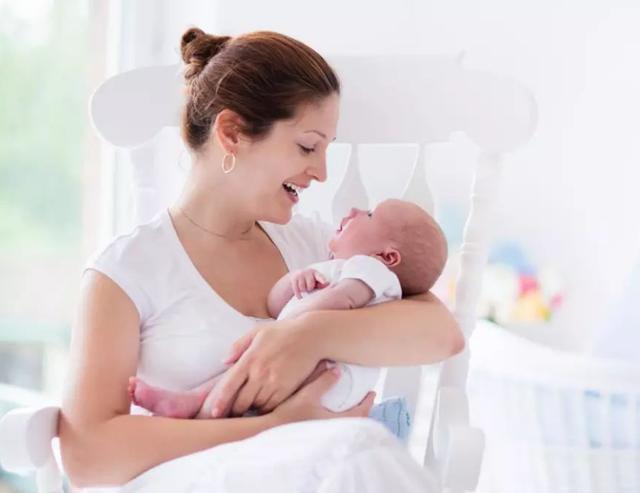 母乳质量低 宝宝会有什么表现？