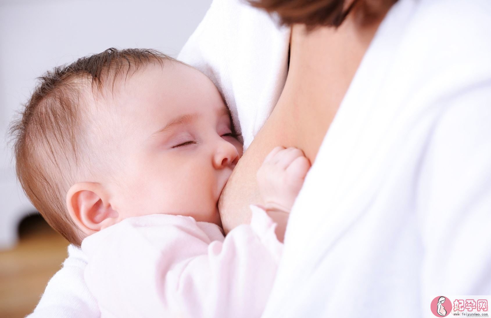 婴儿爱咬乳头是乳量不足吗 幼儿爱咬乳头如何处理
