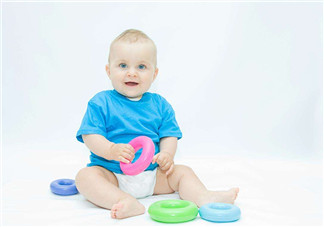 六个月大婴儿如何训练感知能力 怎么增加婴幼儿肢体运动