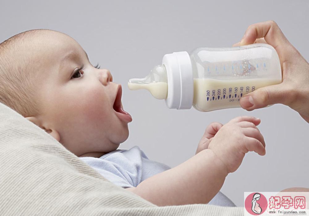 购买配方奶粉如何辨别真伪  太早吃配方奶粉会造成肥胖吗