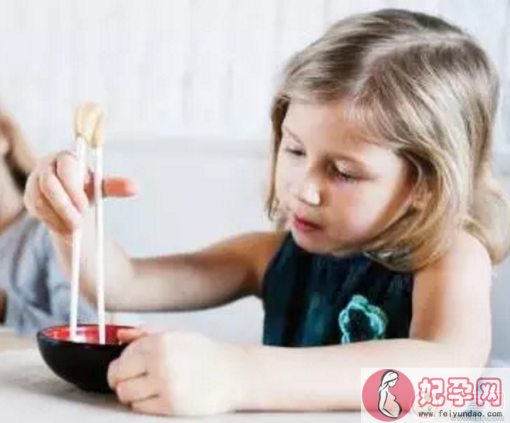 宝宝筷子敏感期怎么办 怎么训练2岁宝宝用筷子