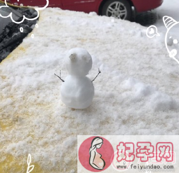 带孩子玩雪发朋友圈句子 宝宝第一次玩雪的心情说说