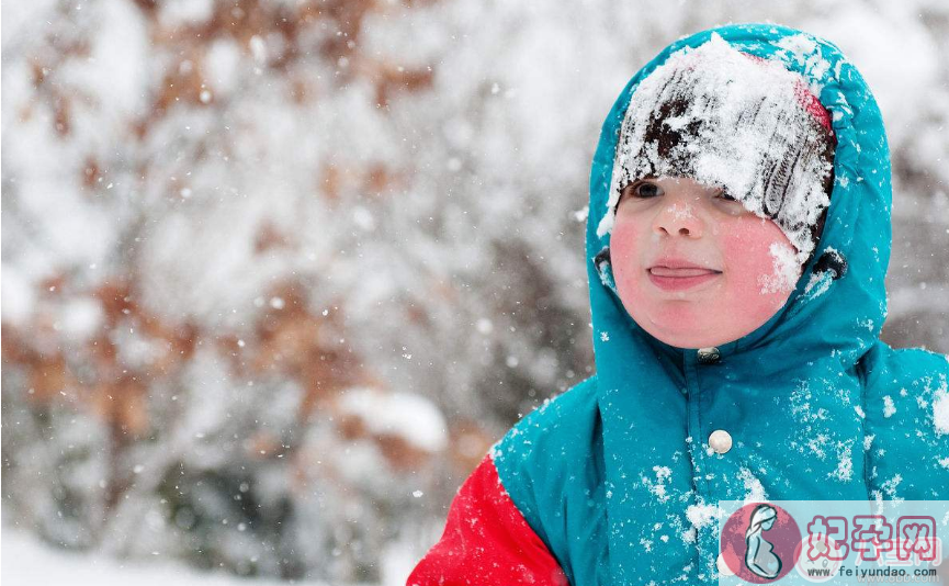 描写孩子玩雪的语句感慨 孩子看到雪高兴的心情说说