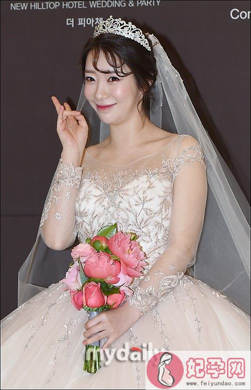 韩国艺人安素美与交往一年四个月男友举行婚礼