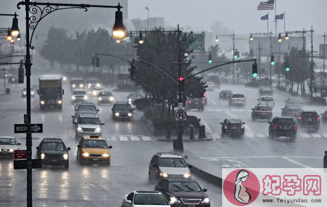 下大雨的心情经典句子  下雨心情说说感悟生活短语