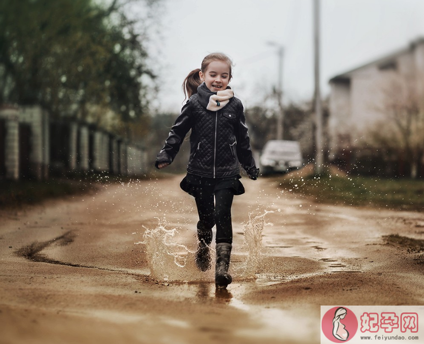 家长雨天接送孩子的心情说说 2018下雨天送孩子上学的句子说说朋友圈