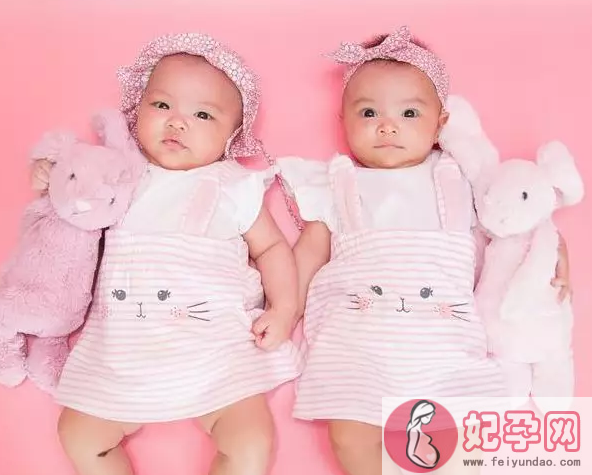 熊黛林双胞胎女儿正面照 熊黛林双胞胎女儿一个像爸一个像妈
