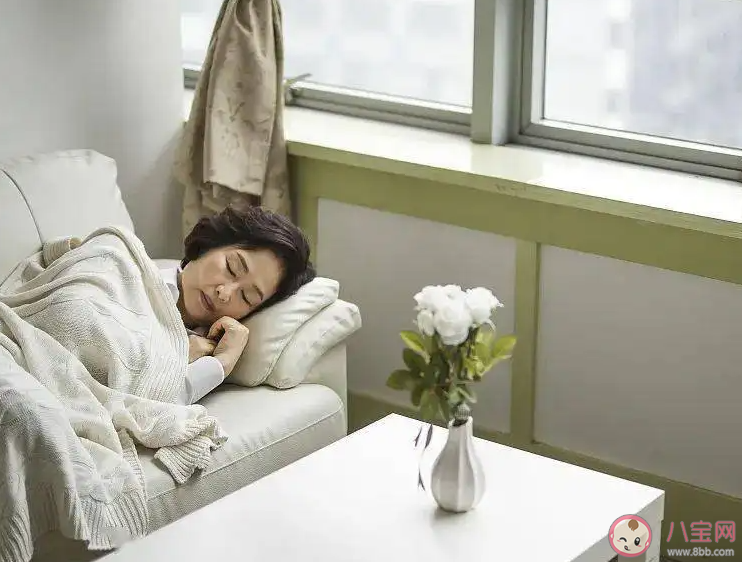 杭州一公司发布禁止趴桌午睡通知 在公司午睡怎么睡比较好