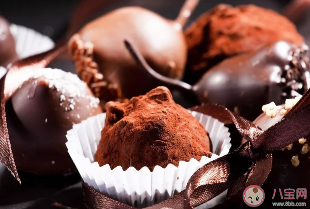 为什么吃黑巧减不了肥 黑巧克力和白巧克力有什么区别