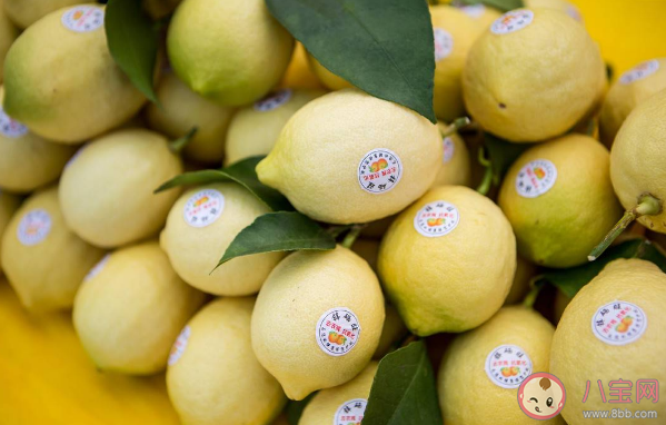 柠檬泡水可以缓解新冠症状吗 多喝柠檬水能抗癌吗