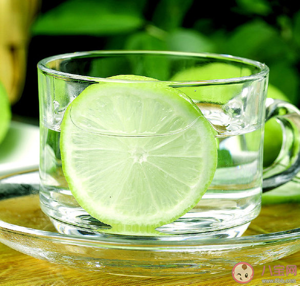 柠檬泡水可以缓解新冠症状吗 多喝柠檬水能抗癌吗