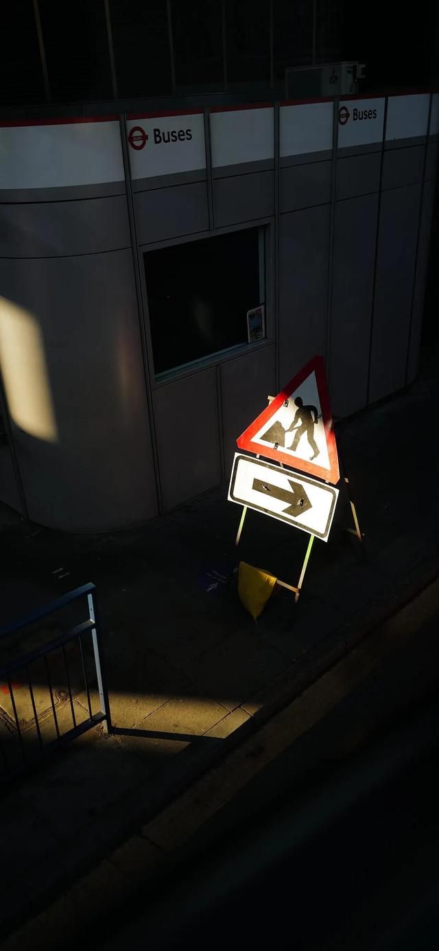 手机壁纸高清道路和远方（手机壁纸清新简约路标）(10)