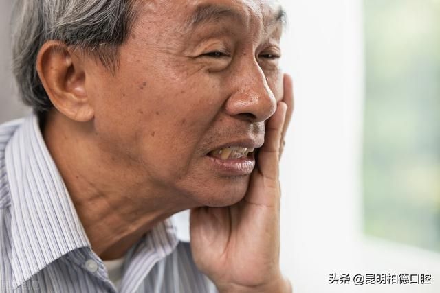 16岁牙齿为什么不可以戴假牙（No.148安装了假牙的老年人）(1)