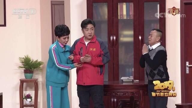 春晚节目里用的手机型号（终于发现了春晚里的秘密）(2)