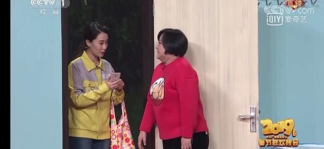 春晚节目里用的手机型号（终于发现了春晚里的秘密）(6)