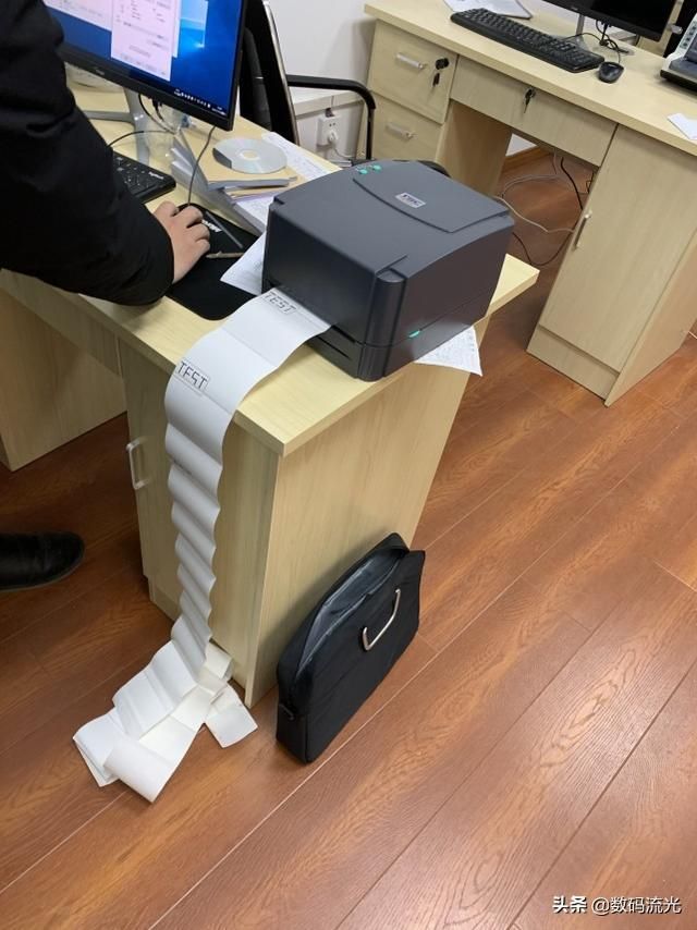 双屏收银机内置打印机如何安装（我安装两台打印机收费80客户嫌贵）(4)