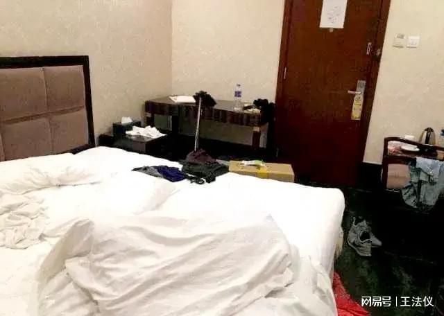 丈夫进宾馆抓奸妇竟然被拘留（捉奸强行扒掉情妇内裤十几分钟还拍）