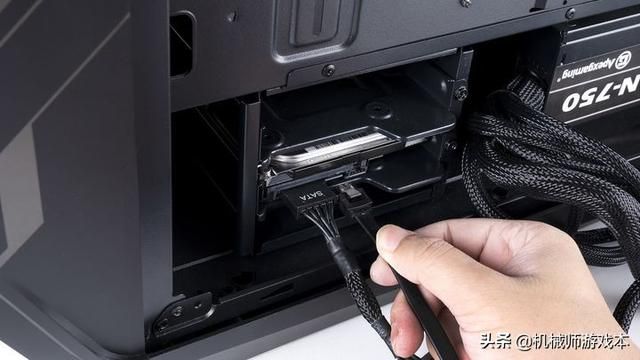 机械师f117f6拆机教程（搞机作战室台式机硬件升级安装教程）(9)