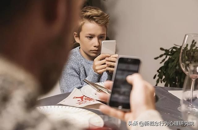 手机影响孩子一生吗（手机是怎样影响孩子的心理呢）(4)