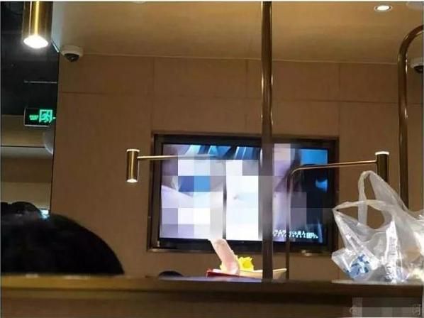 海底捞免费提供的饮料（变态男海底捞手机投屏播放小黄片是怎么操作的）(4)