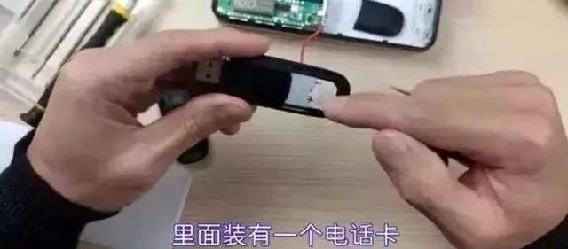 手机充电瞬间释放十万伏电压（手机这样充电被1秒窃取信息）(4)