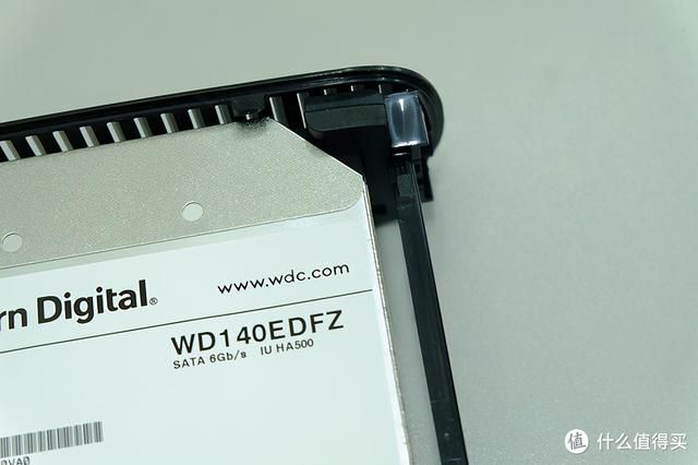 西部数据移动硬盘3.01t拆解（西部数据14TB移动硬盘晒单及拆解分析硬盘的磁记录方法）(36)