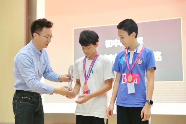 学校开展科技创新（学府中学科技创新教育）(4)