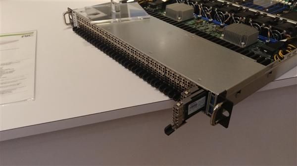 威刚im2p33e8（威刚首秀M.3SSD单路服务器集成36块288TB）(9)