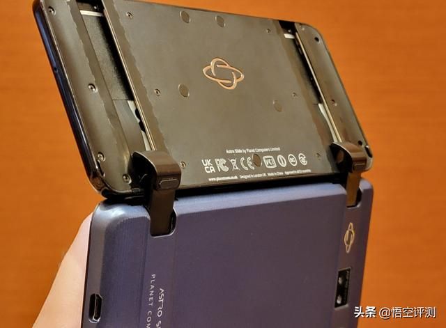 带键盘最好的智能手机（回归10年前的设计）(3)