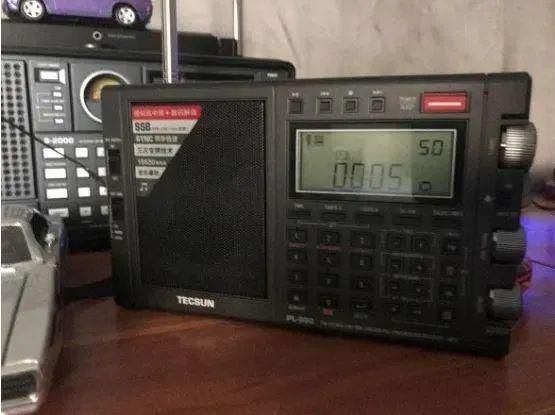 德生9700收音机测评（老外对德生封关之作PL-990收音机详细测评）(9)
