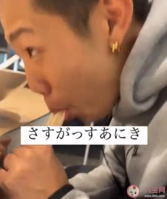 日本男子在拉面店舔筷子后放回是怎么回事 一次性筷子真的干净吗