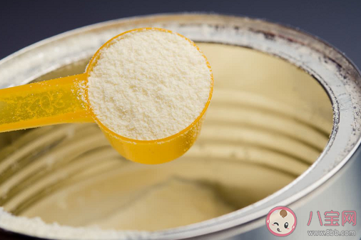 中国婴幼儿奶粉新国标正式实施 为何说国产奶粉更适合中国宝宝
