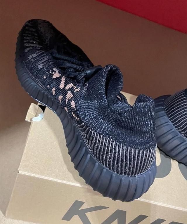 yeezy 350黑红细节（黑武士看着顺眼多了）(4)