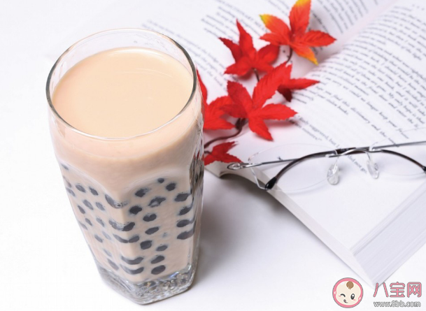 喝奶茶比喝咖啡更容易失眠吗 奶茶喝多了会影响颜值吗