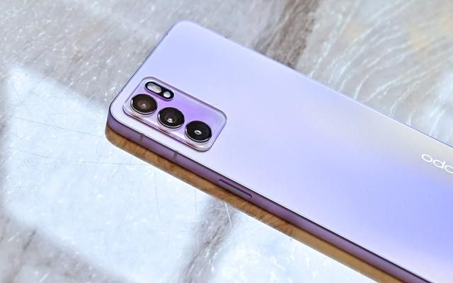 oppo reno6星黛紫好看吗（OPPOReno6星黛紫体验3000元内手机颜值能达到什么程度）(3)