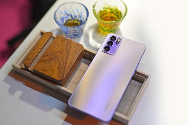 oppo reno6星黛紫好看吗（OPPOReno6星黛紫体验3000元内手机颜值能达到什么程度）(17)