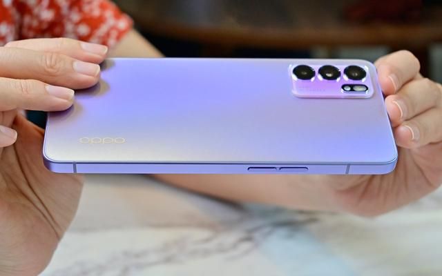 oppo reno6星黛紫好看吗（OPPOReno6星黛紫体验3000元内手机颜值能达到什么程度）(9)