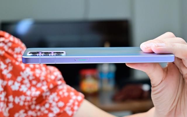 oppo reno6星黛紫好看吗（OPPOReno6星黛紫体验3000元内手机颜值能达到什么程度）(7)