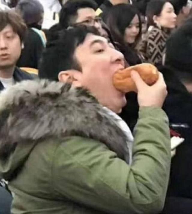 王思聪吃热狗大火完整（王思聪吃热狗被做成手机壳疯卖）(3)
