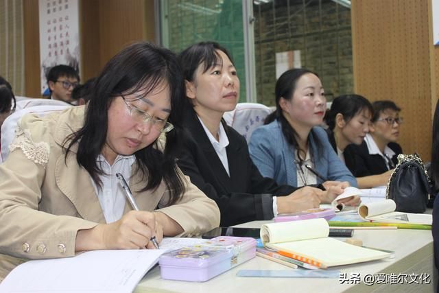 多媒体教学一体机（浅谈多媒体在语文教学中的应用）(4)