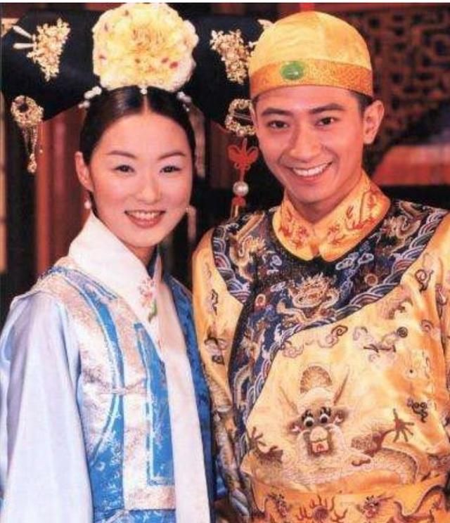 孙耀威夫妇近况 拍把内裤当口罩被骂(8)
