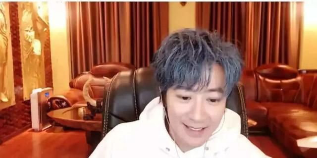 孙耀威夫妇近况 拍把内裤当口罩被骂(3)