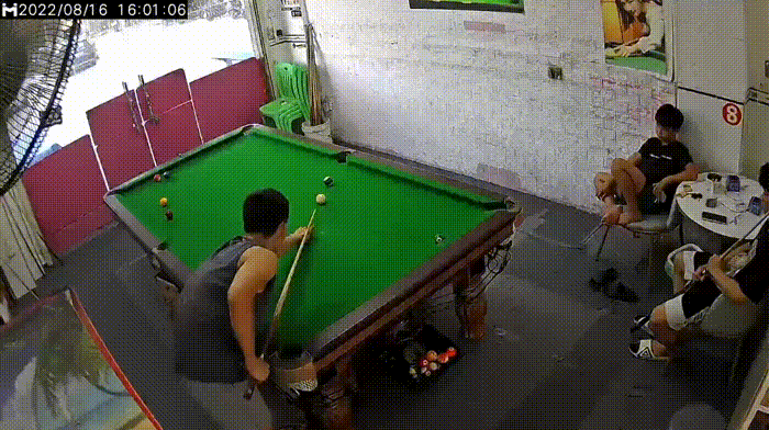 小伙半夜去殡仪馆尸体站立起来 一哥们在殡仪馆守灵(25)