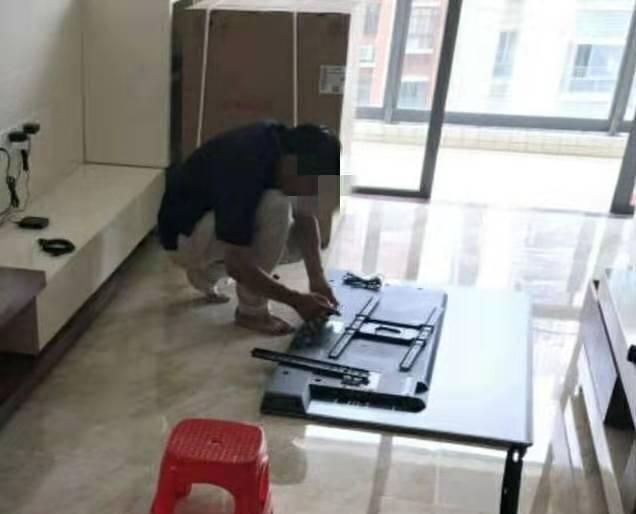 壁挂式电视安装全过程 电视安装有门道