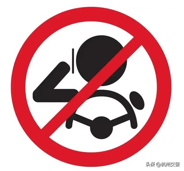 开车时使用手机怎么处罚 开车还在用手机