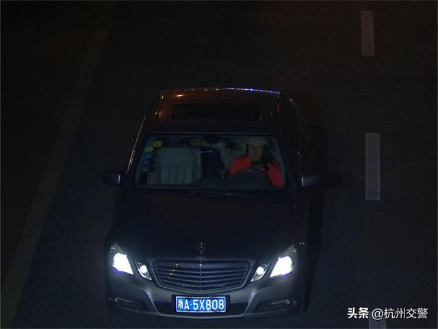 开车时使用手机怎么处罚 开车还在用手机(3)