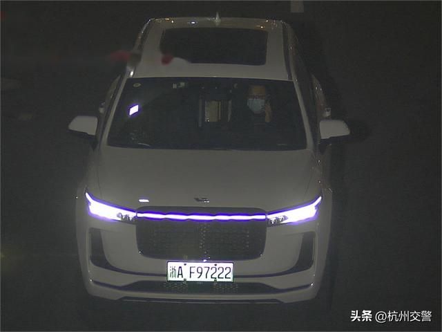 开车时使用手机怎么处罚 开车还在用手机(6)