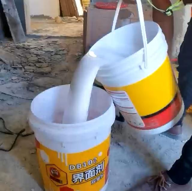 墙面挂网还是用界面剂（装修时界面剂是必须要用的吗）(1)