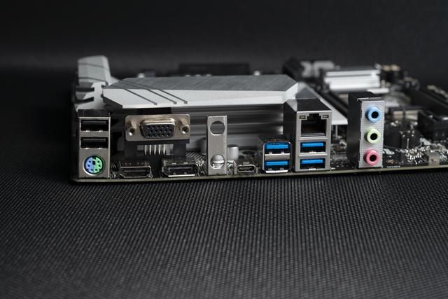 intel i3处理器是哪一年的（曾经的i7现在的i3Intel第十代i3处理器横向评测）(14)